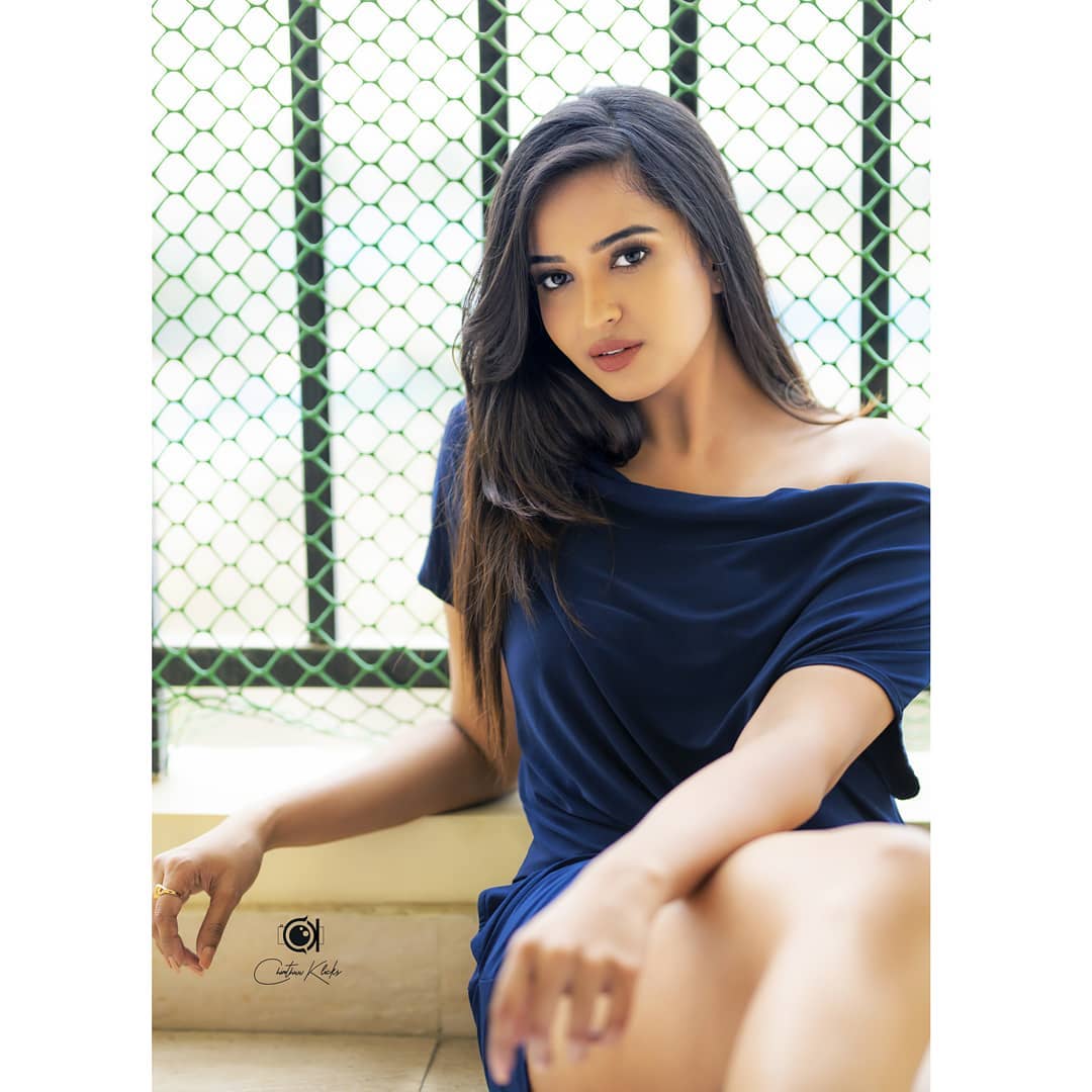  పూజిత పొన్నాడ హాట్ ఫోటోస్ Photo: Instagram.com/pujita.ponnada