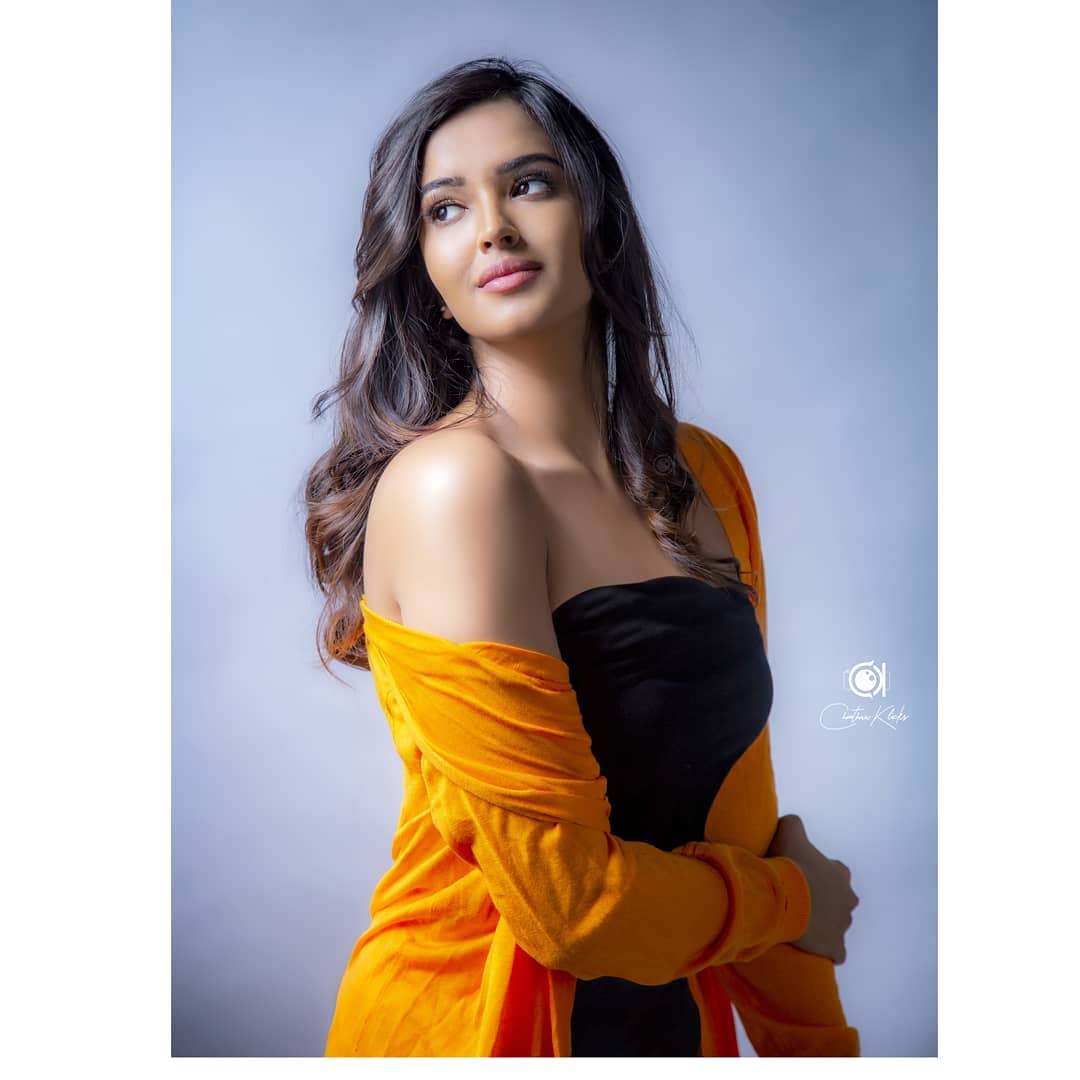  పూజిత పొన్నాడ హాట్ ఫోటోస్ Photo: Instagram.com/pujita.ponnada