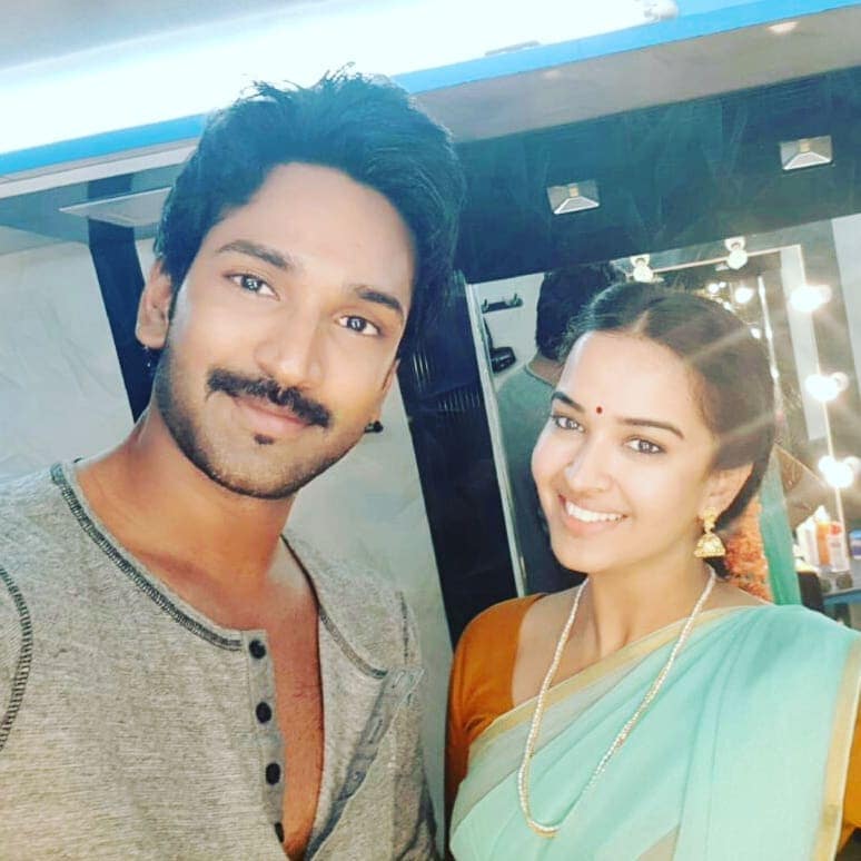  రంగస్థలం షూటింగ్‌లో ఆదితో పూజిత పొన్నాడ Photo: Instagram.com/pujita.ponnada