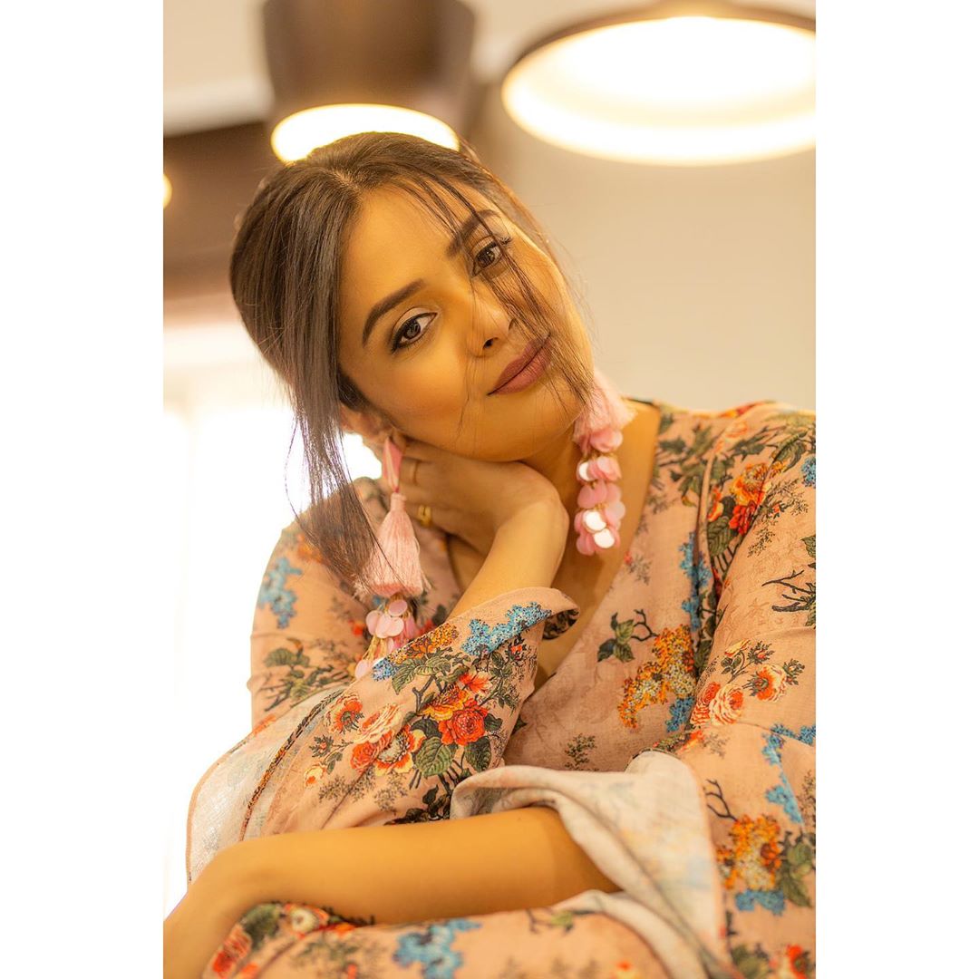యాంకర్ శ్రీముఖి హాట్ ఫోటోషూట్ Photo: Instagram.com/sreemukhi