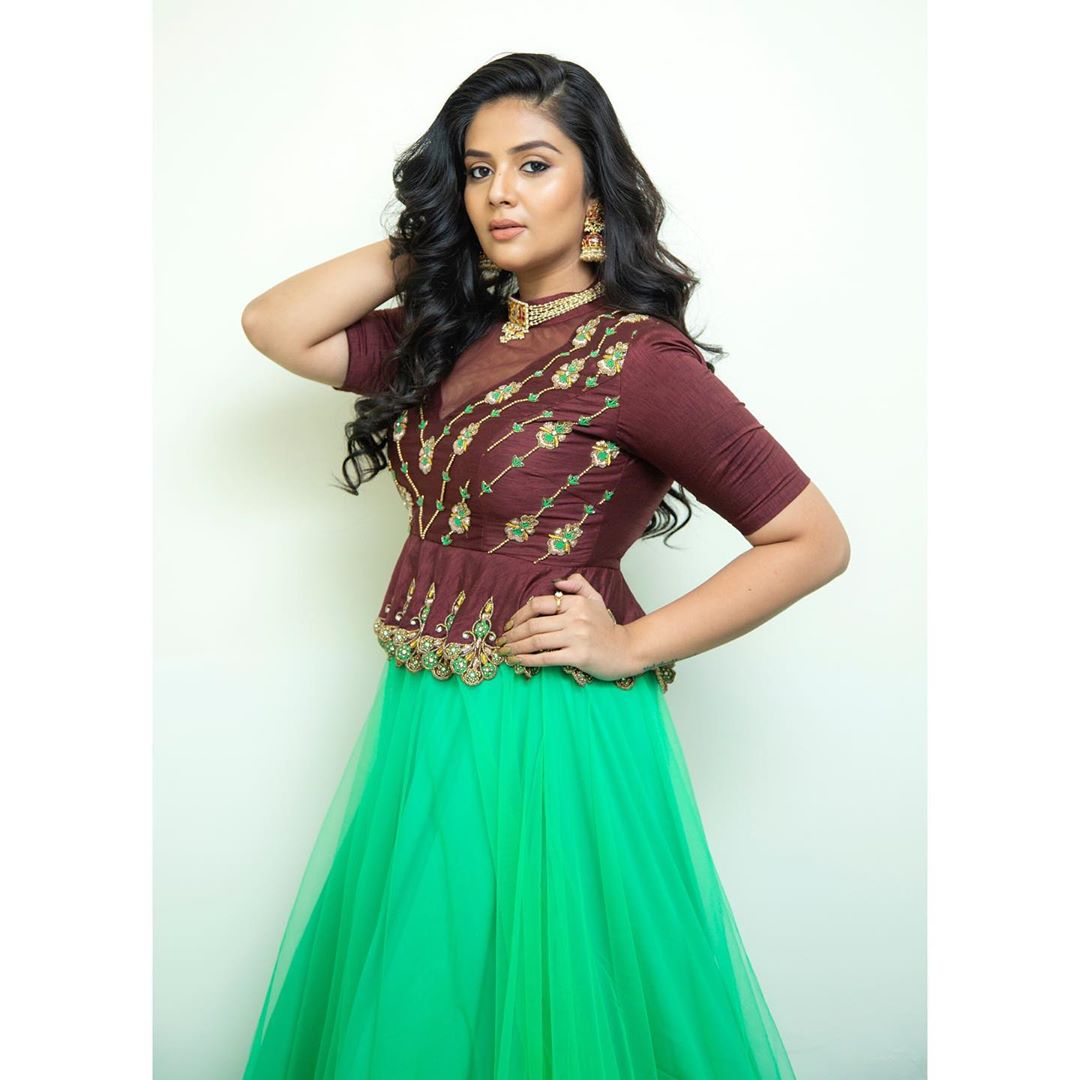 యాంకర్ శ్రీముఖి హాట్ ఫోటోషూట్ Photo: Instagram.com/sreemukhi