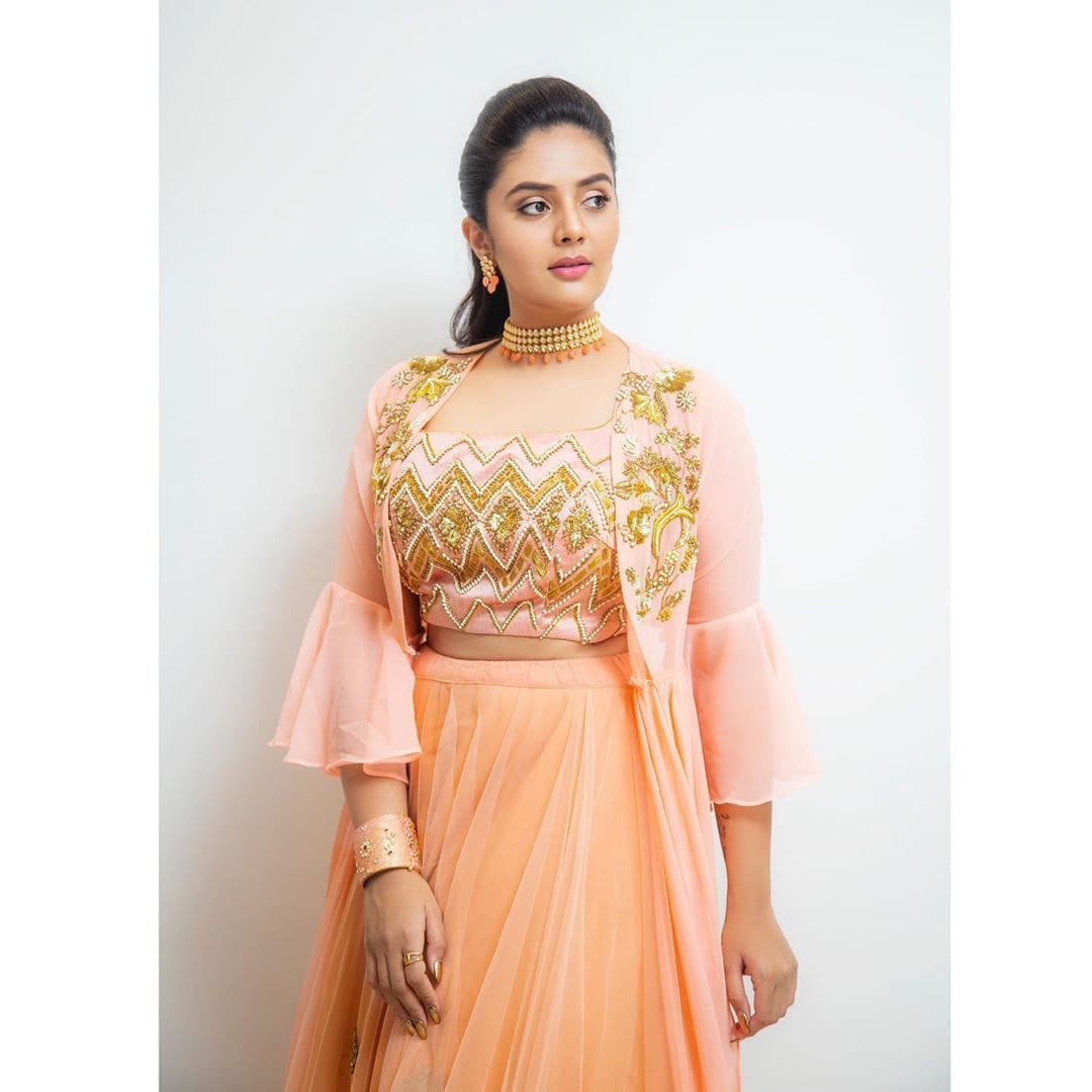 యాంకర్ శ్రీముఖి హాట్ ఫోటోషూట్ Photo: Instagram.com/sreemukhi