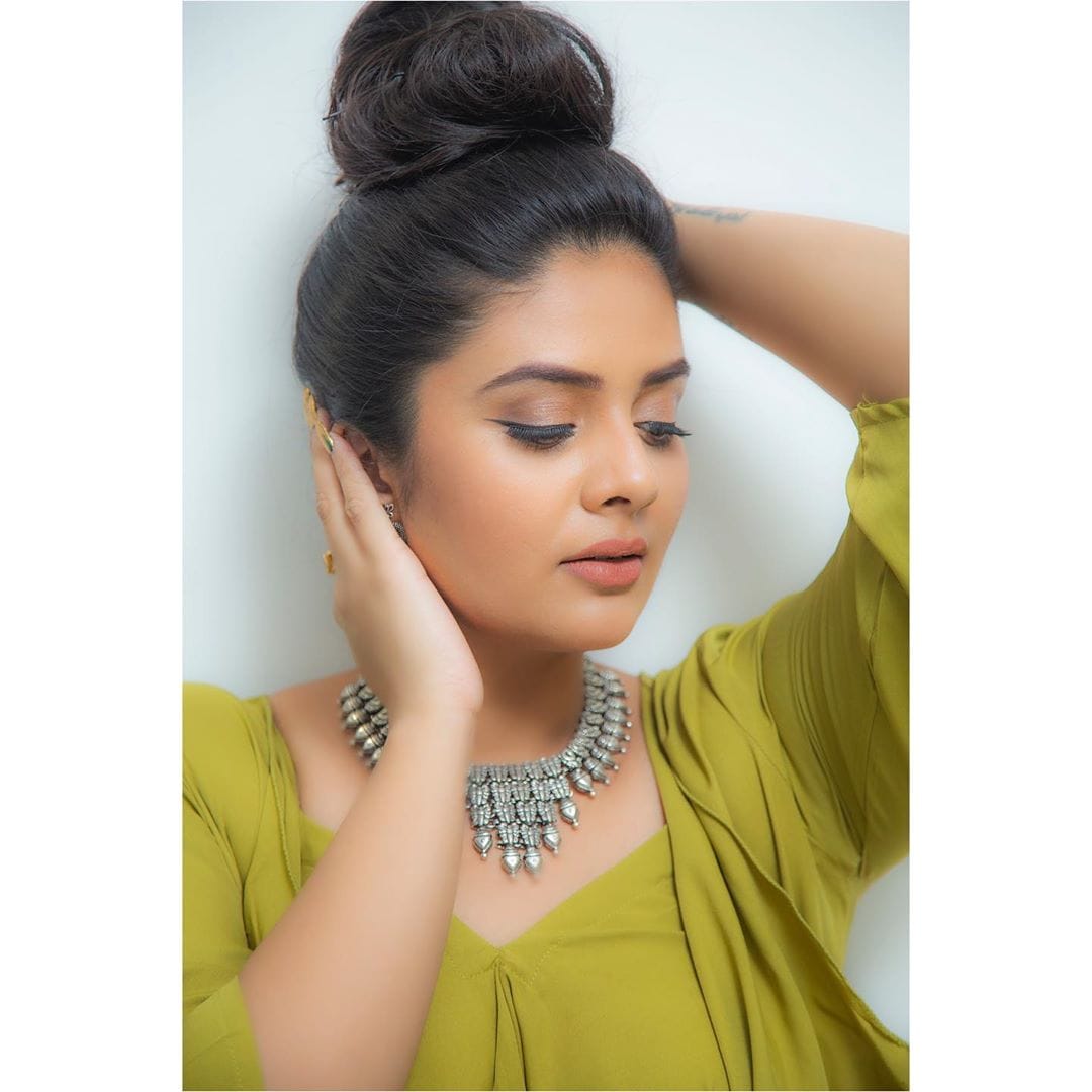 యాంకర్ శ్రీముఖి హాట్ ఫోటోషూట్ Photo: Instagram.com/sreemukhi