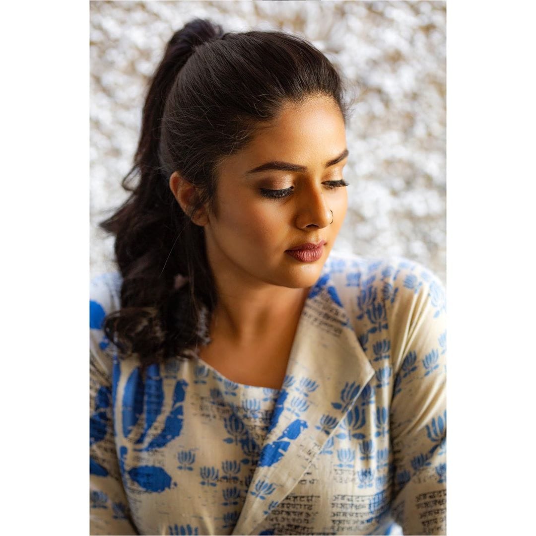యాంకర్ శ్రీముఖి హాట్ ఫోటోషూట్ Photo: Instagram.com/sreemukhi