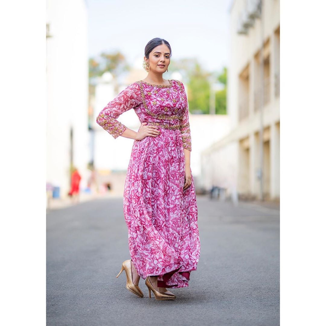 యాంకర్ శ్రీముఖి హాట్ ఫోటోషూట్ Photo: Instagram.com/sreemukhi