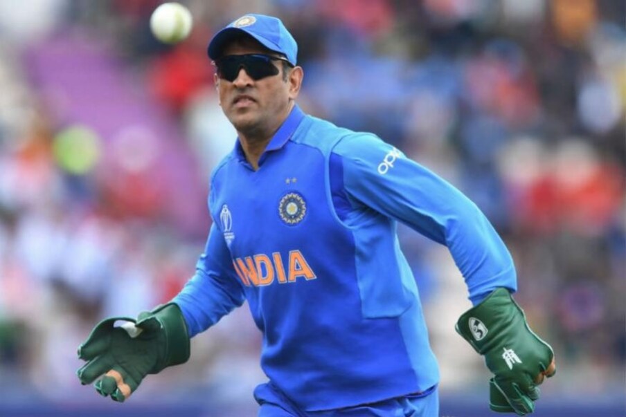  ICC World Cup 2019: దక్షిణాఫ్రికాతో మ్యాచ్‌లో బలిదానానికి ప్రతీకగా చూపే బలిదాన్ సింబల్‌ను ధోనీ తన గ్లోవ్స్ మీద వినియోగించాడు.