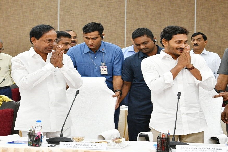 Ap telangana cms meet,cm kcr ys jagan mohan reddy meeting,telangana ap ministers meet,kcr ys jagan discussions on Godavari water,ఏపీ తెలంగాణ ముఖ్యమంత్రుల సమావేశం,కేసీఆర్ జగన్ మోహన్ రెడ్డి భేటీ,ఏపీ తెలంగాణ మంత్రుల సమావేశం,గోదావరి నీటిపై కేసీఆర్ జగన్ భేటీ