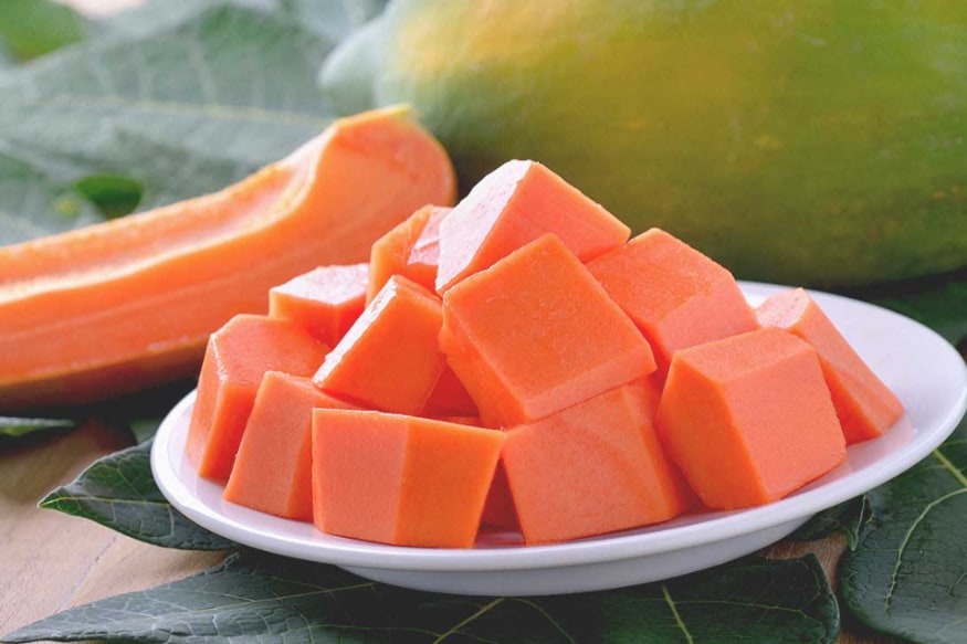  బొప్పాయిలో విటమిన్‌ సి, యాంటీఆక్సిడెంట్లు, పీచు పదార్థాలు పుష్కలంగా ఉన్నాయి. భోజనం తర్వాత బొప్పాయి తింటే ఆహారం చక్కగా జీర్ణమవుతుంది. పొట్ట, పేగుల్లో విషపదార్థాల్ని తొలగిస్తుంది.