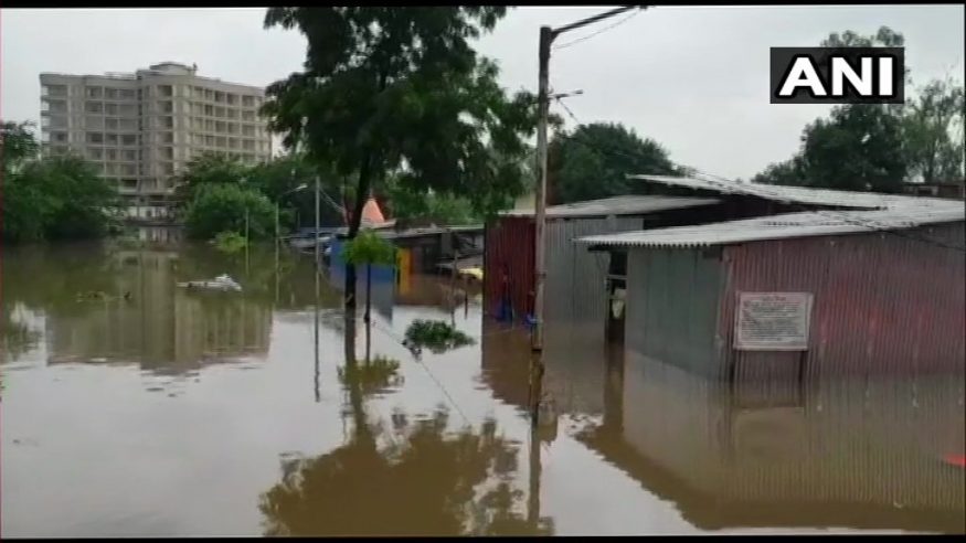 NDRF, ఆర్మీ, నేవీ, ఎయిర్ ఫోర్స్ అందరూ ప్రయాణికుల రెస్క్యూ ఆపరేషన్లో పాల్గొన్నారు. (Image : Twitter / ANI) NDRF, ఆర్మీ, నేవీ, ఎయిర్ ఫోర్స్ అందరూ ప్రయాణికుల రెస్క్యూ ఆపరేషన్లో పాల్గొన్నారు. (Image : Twitter / ANI)