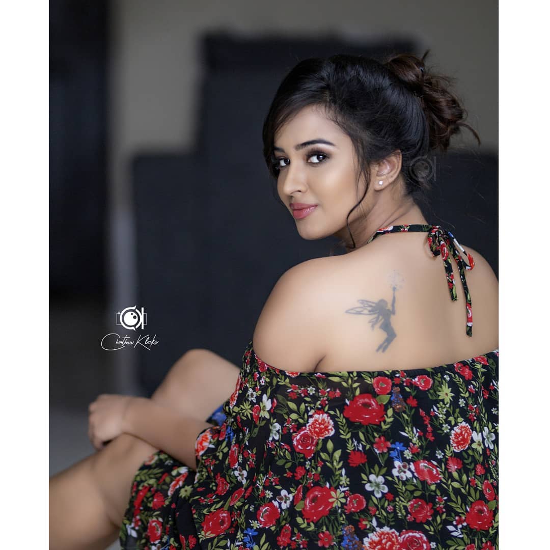  పూజిత పొన్నాడ హాట్ ఫోటోస్ Photo: Instagram.com/pujita.ponnada