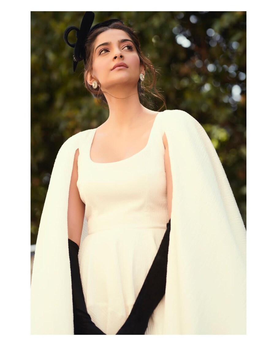  హాట్ లుక్స్‌తో అదరగొడుతోన్న సోనమ్ కపూర్ Photo: Instagram.com/sonamkapoor