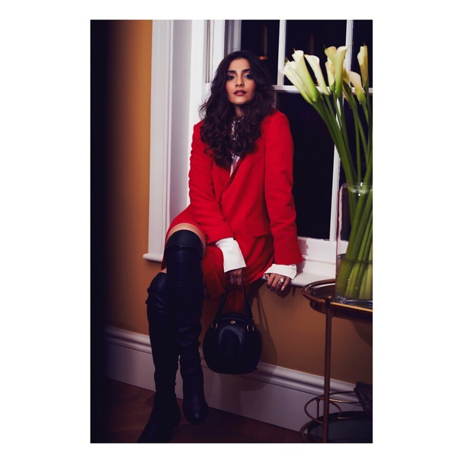  హాట్ లుక్స్‌తో అదరగొడుతోన్న సోనమ్ కపూర్ Photo: Instagram.com/sonamkapoor