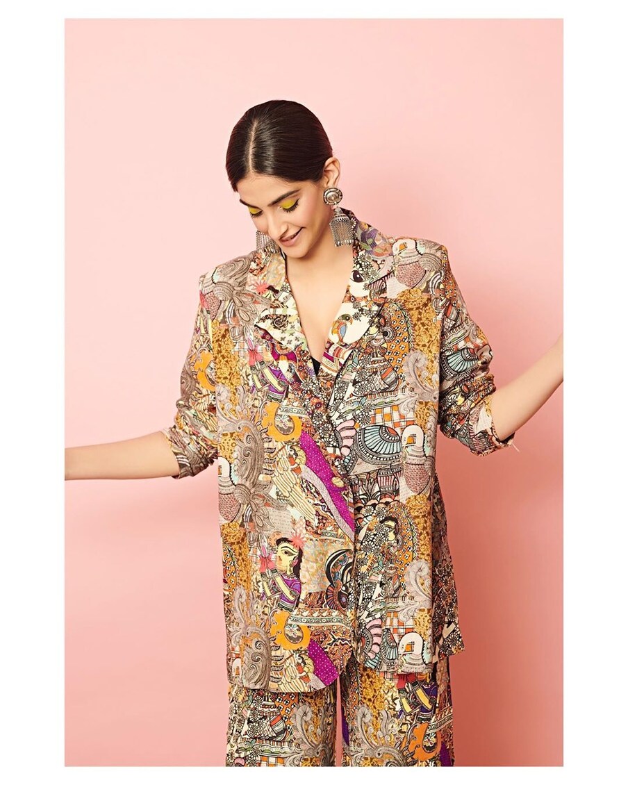  హాట్ లుక్స్‌తో అదరగొడుతోన్న సోనమ్ కపూర్ Photo: Instagram.com/sonamkapoor