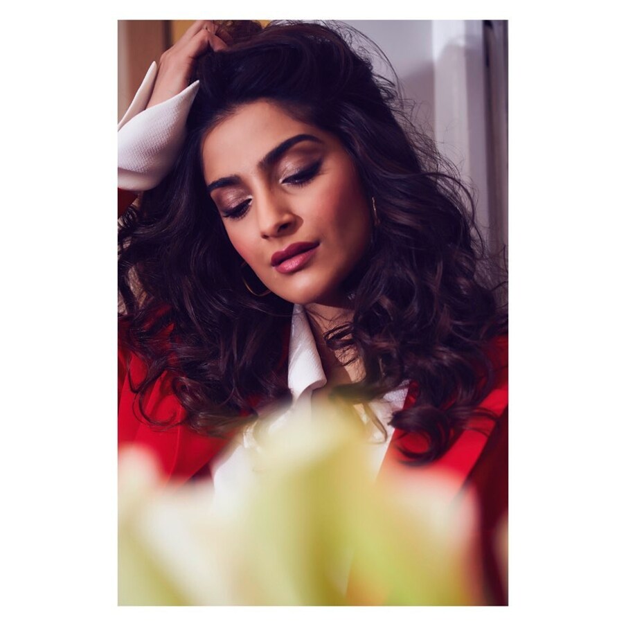  హాట్ లుక్స్‌తో అదరగొడుతోన్న సోనమ్ కపూర్ Photo: Instagram.com/sonamkapoor
