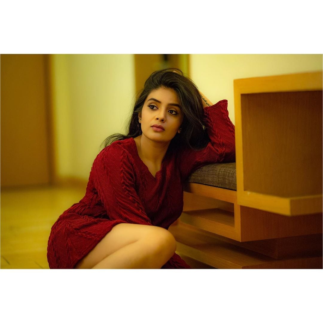 శ్రీముఖి ఫోటో షూట్ Photo: Instagram.com/sreemukhi