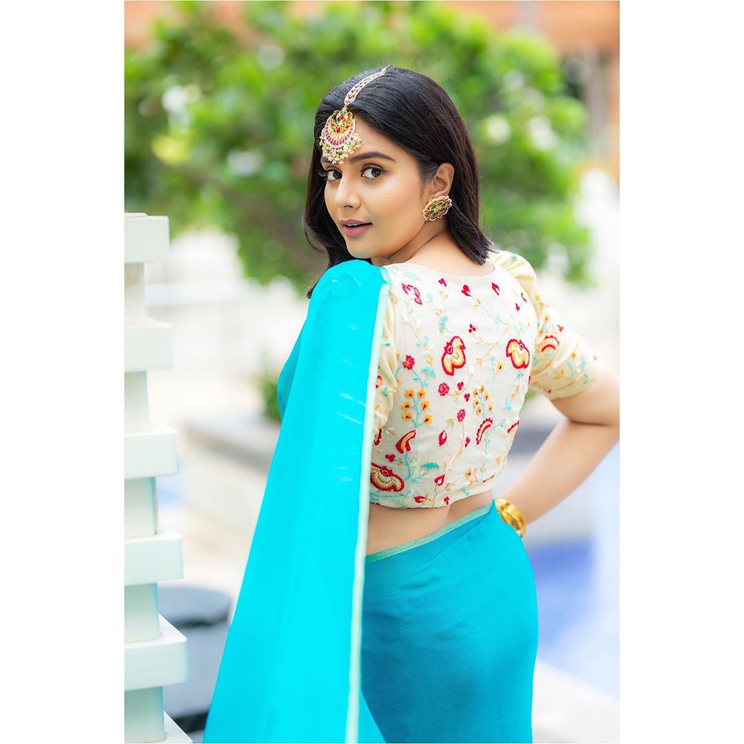 యాంకర్ శ్రీముఖి హాట్ ఫోటోషూట్ Photo: Instagram.com/sreemukhi