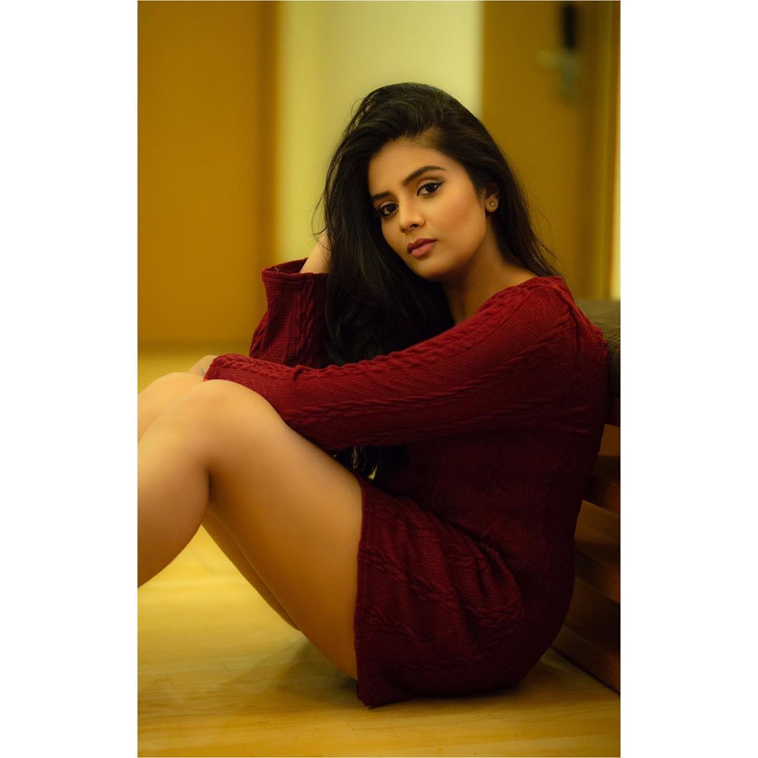 శ్రీముఖి ఫోటో షూట్ Photo: Instagram.com/sreemukhi