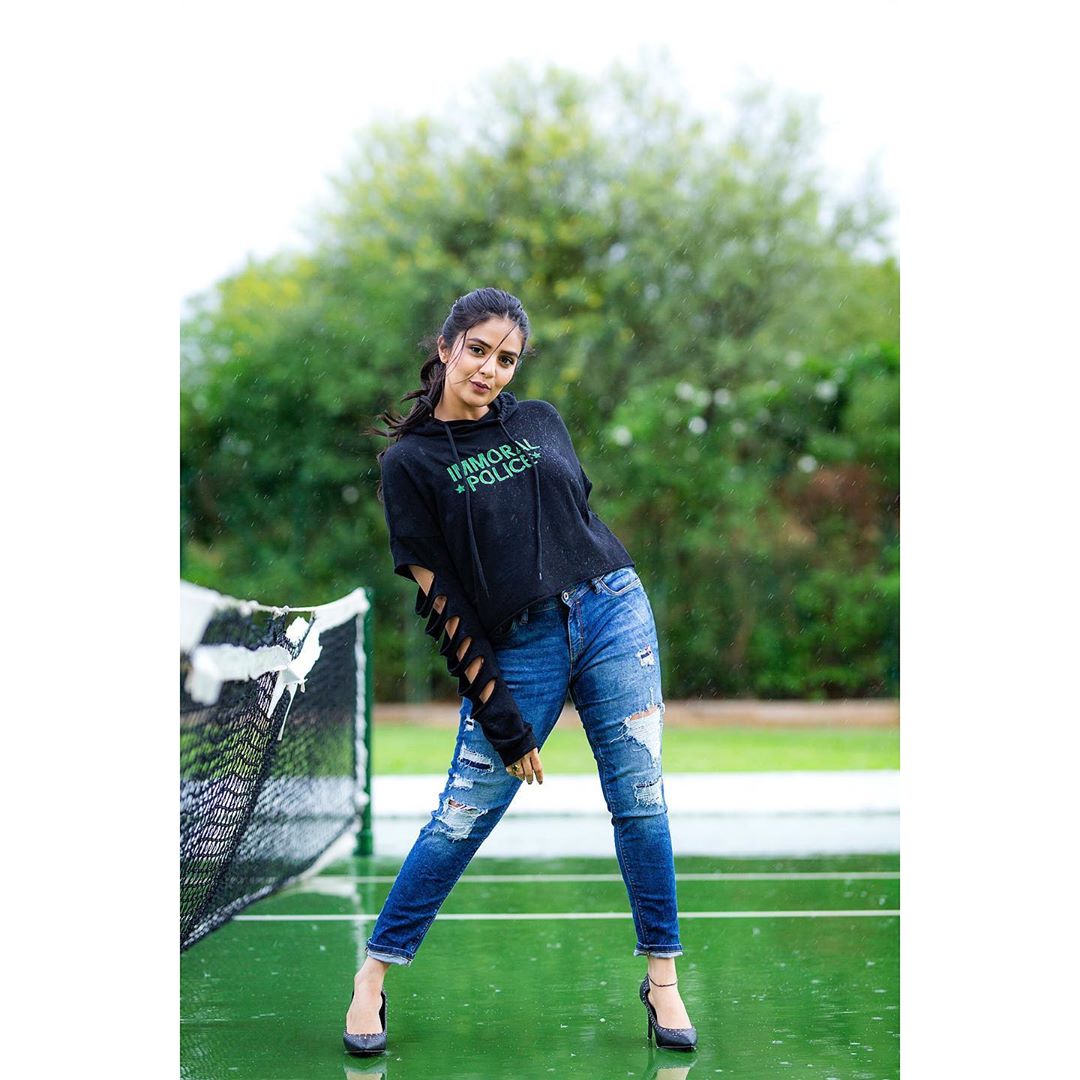 యాంకర్ శ్రీముఖి హాట్ ఫోటోషూట్ Photo: Instagram.com/sreemukhi