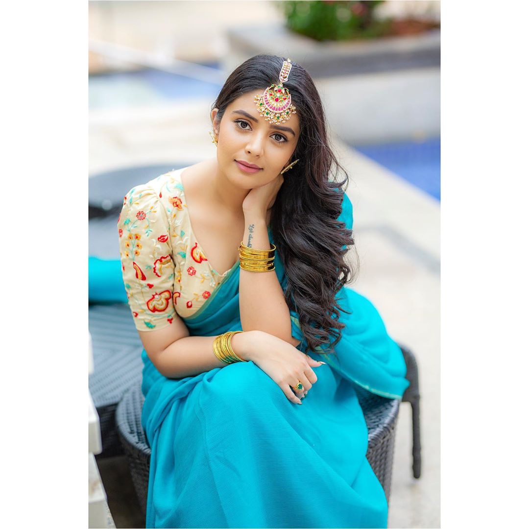 యాంకర్ శ్రీముఖి ఫోటోషూట్ Photo: Instagram.com/sreemukhi