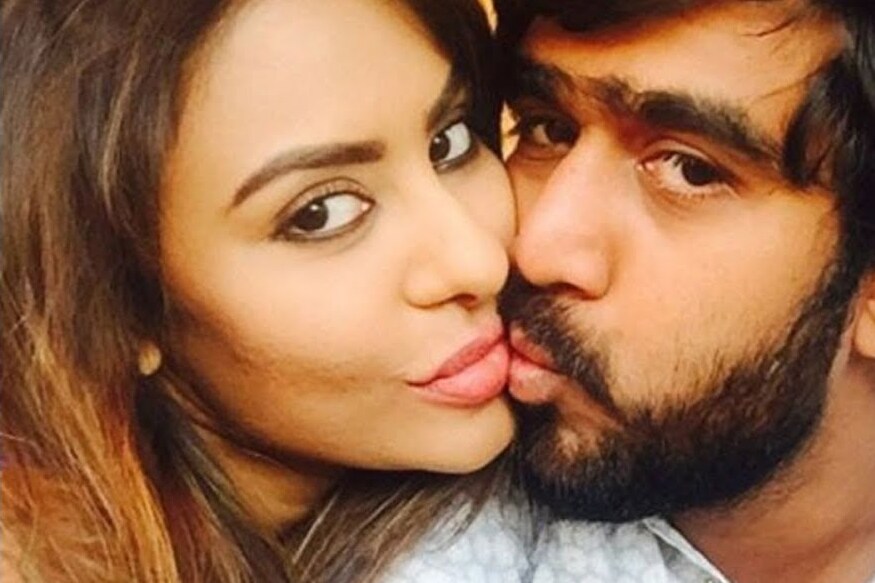 Sri Reddy Again Targetting daggubati family..here are the details..,sri reddy,Sri Reddy facebook,Sri Reddy instagram,Sri Reddy twitter,sri reddy targetting daggubati family,actress sri reddy,sri reddy leaks,sri reddy movies,sri reddy videos,sri reddy interview,sri reddy latest interview,sri reddy exclusive interview,sri reddy latest,sri reddy comments,sri reddy controversy,sri reddy chocolate video,sri reddy about pawan kalyan,sri reddy live,sri reddy tamil,sri reddy press meet,sri reddy phone call leak,actress sri reddy videos,sri reddy leaks latest videos,tollywood,telugu cinema,శ్రీరెడ్డి,శ్రీ రెడ్డి లీక్స్,శ్రీరెడ్డి టార్గెట్ దగ్గుబాటి ఫ్యామిలీ,దగ్గుబాటి కుటుంబాన్ని టార్గెట్ చేసిన శ్రీరెడ్డి,టాలీవుడ్ న్యూస్,తెలుగు సినిమా,