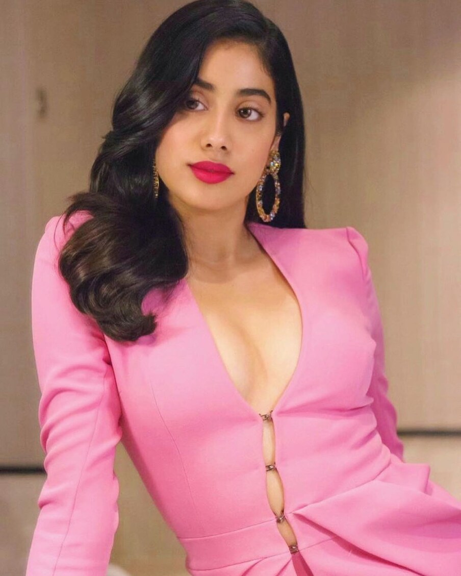 జాన్వీ కపూర్ హాట్ ఫోటోస్ Photo: Instagram.com/janhvikapoor