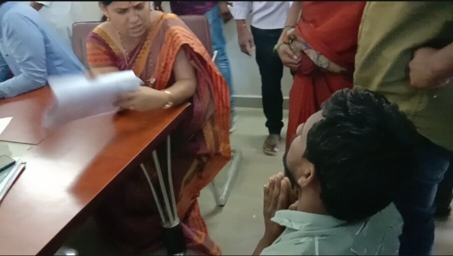  ఓ రైతు ల్యాండ్ రిజిస్ట్రేషన్ కోసం అతని వద్ద నుంచి లంచం తీసుకుని పట్టుబడిన వీఆర్వో ద్వారా లావణ్య అవినీతి వ్యవహారం వెలుగులోకి వచ్చింది. మొత్తం రూ.93లక్షల నగదు, 40 తులాల బంగారం స్వాధీనం చేసుకున్నారు.