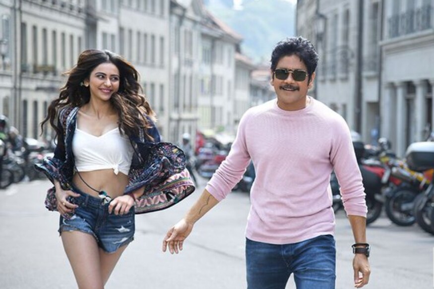 Nagarjuna Akkineni ignored Manmadhudu movie writer Trivikram Srinivas and talks about only Vijaya Bhaskar pk ఇప్పుడు ఈ వార్తలు ఇండస్ట్రీలో చాలానే వినిపిస్తున్నాయి. సాధారణంగా నాగార్జున వివాదాలకు చాలా దూరంగా ఉంటాడు. ముఖ్యంగా మాటల యుద్ధానికి కూడా దూరమే. ఆయన తన సినిమాలు.. తన పనులతోనే బిజీగా ఉంటాడు. Nagarjuna Akkineni,Nagarjuna Akkineni twitter,Nagarjuna Akkineni instagram,Nagarjuna Akkineni manmadhudu 2 movie,manmadhudu 2 movie release,manmadhudu 2 movie censor,manmadhudu 2 movie hot scenes,nagarjuna akkineni trivikram,nagarjuna trivikram war,telugu cinema,నాగార్జున అక్కినేని,నాగార్జున అక్కినేని మన్మథుడు,నాగార్జున అక్కినేని త్రివిక్రమ్ శ్రీనివాస్,తెలుగు సినిమా,నాగార్జున విజయ భాస్కర్ కే