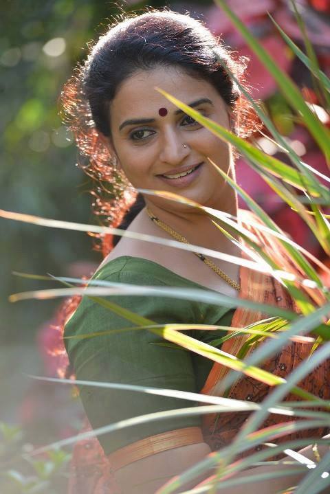 Sensational Pavitra Lokesh hot, Kannada Aunty PavithraLokesh Beautiful,