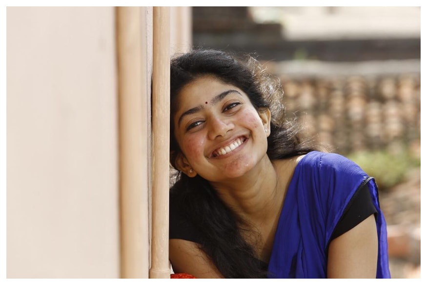 Natural beauty Sai Pallavi sensational decision on exposing and directors are in still dilemma pk తెలుగు ఇండస్ట్రీలో చేసింది తక్కువ సినిమాలే అయినా కూడా చాలా క్రేజ్ తెచ్చుకుంది సాయి పల్లవి. ఈమె కోసమే కథలు రాసే దర్శకులు కూడా తెలుగులో ఉన్నారు. ఫిదా సినిమాతో తనకంటూ ప్రత్యేకమైన.. sai pallavi glamour show,sai pallavi new movies,sai pallavi instagram,sai pallavi facebook,sai pallavi twitter,sai pallavi exclusive pics,sai pallavi family photos,fidaa heroine sai pallavi,malar sai pallavi,sai pallavi age,sai pallavi house,sai pallavi movies,sai pallavi lifestyle,sai pallavi interview,premam sai pallavi,heroine,fidaa sai pallavi,sai pallavi speech,sai pallavi new movie,sai pallavi ngk,sai pallavi movies,actress sai pallavi,sai pallavi sister,sai pallavi videos,sai pallavi family details,sai pallavi family background,sai pallavi padi padi leche manasu,sai pallavi hot,sai pallavi dance,sai pallavi navel,sai pallavi hot new,sai pallavi hot show,sai pallavi hot videos,sai pallavi hot navel,sai pallavi hot dance,sai pallavi hot album,sai pallavi hot scenes,sai pallavi hot images,sai pallavi hot photos,sai pallavi hot gallery,సాయి పల్లవి,సాయి పల్లవి హాట్,సాయి పల్లవి సినిమాలు,సాయి పల్లవి ఎక్స్పోజింగ్,సాయి పల్లవి గ్లామర్ షో