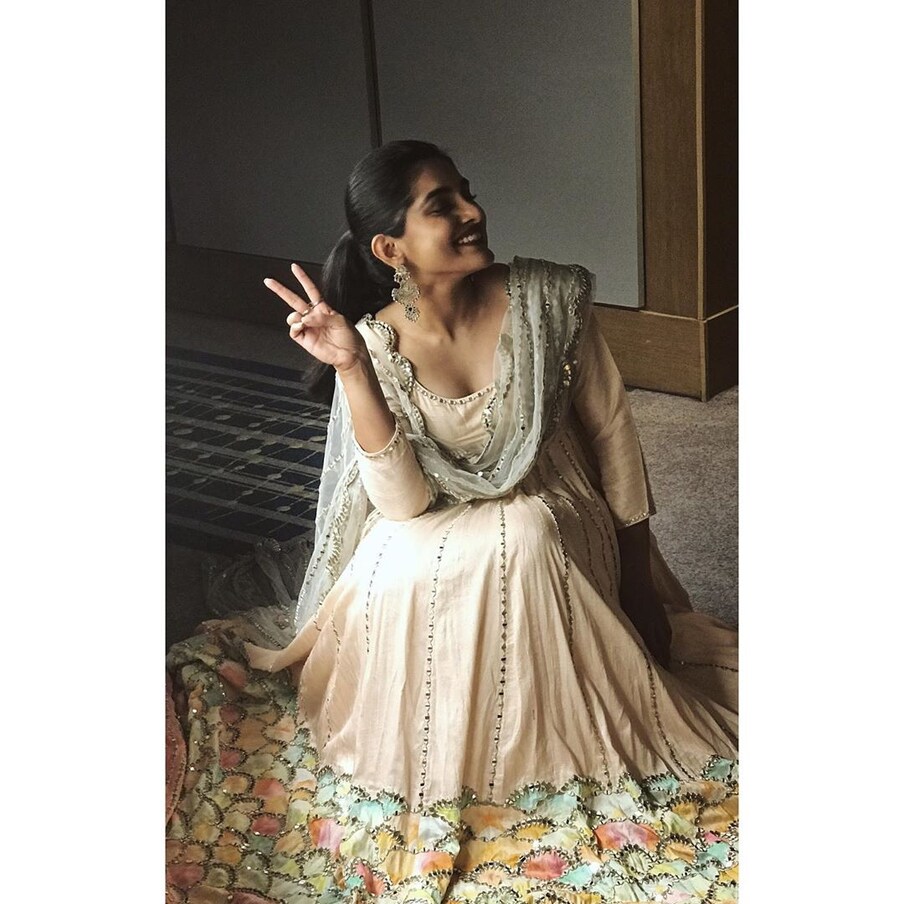  నివేదా థామస్ (Soure/ Instagram)
