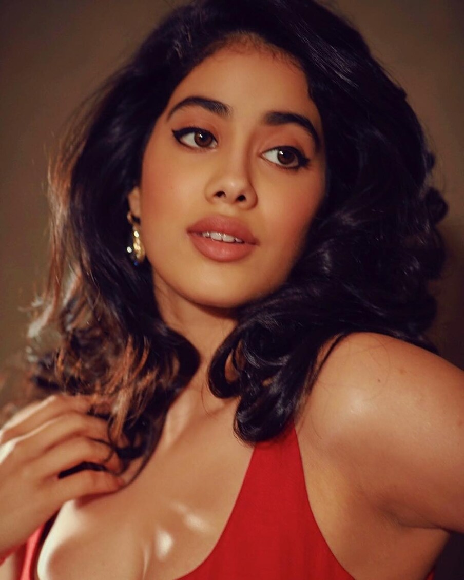  జాన్వీ కపూర్ హాట్ ఫోటోస్ Photo: Instagram.com/janhvikapoor