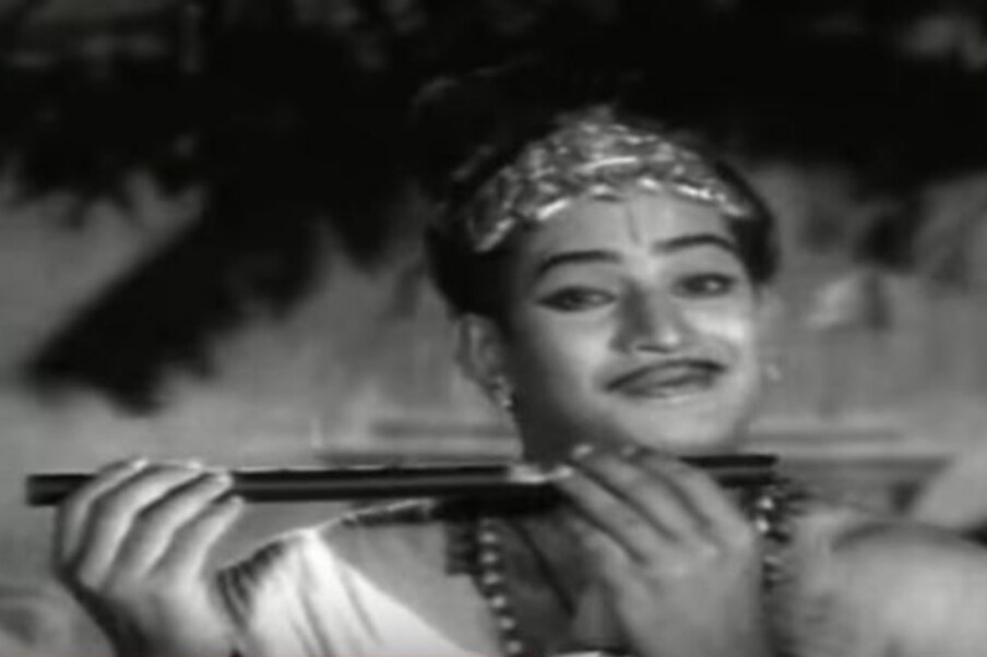  బాపు దర్శకత్వంలో వచ్చిన ‘సాక్షి’ మూవీలో సూపర్ స్టార్ కృష్ణ కాసేపు శ్రీకృష్ణుడిగా కనిపించాడు. (Youtube/Photo)