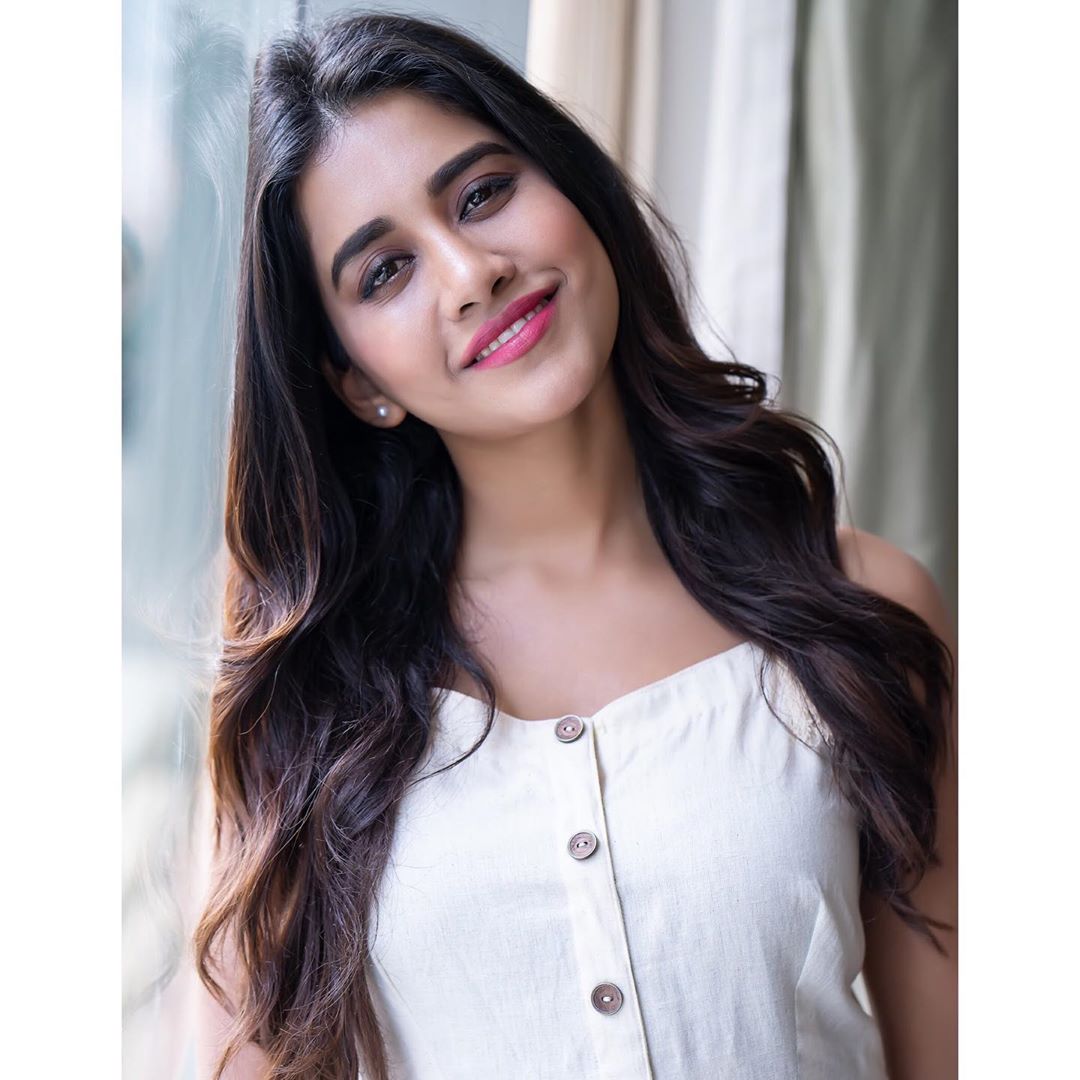 నభా నటేష్ హాట్ ఫోటోస్ Photo: Instagram.com/nabhanatesh