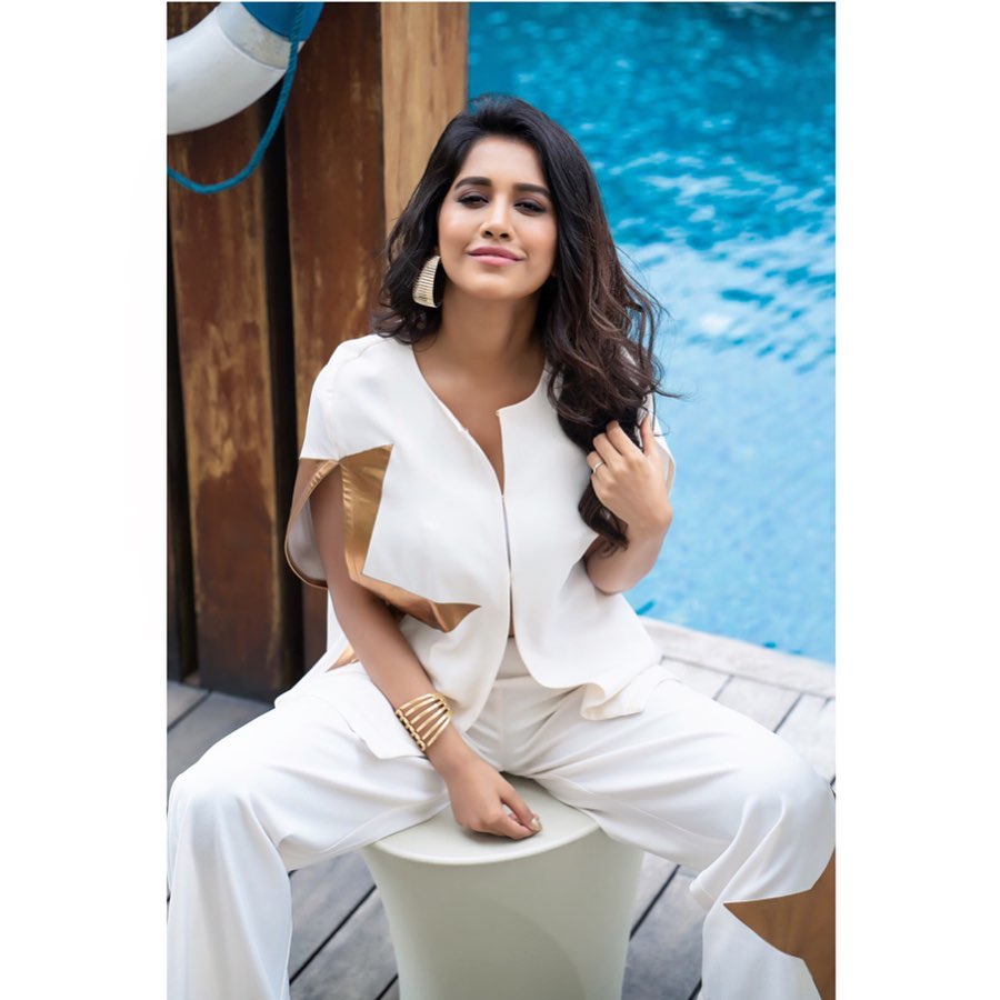 నభా నటేష్ హాట్ ఫోటోస్ Photo: Instagram.com/nabhanatesh