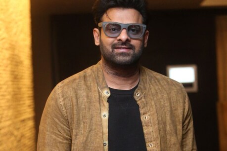 ప్రభాస్ నెక్ట్స్ మూవీలో పవర్ఫుల్ విలన్గా నటించేది అతనే.. ప్రభాస్ నెక్ట్స్ మూవీలో పవర్ఫుల్ విలన్గా నటించేది అతనే..