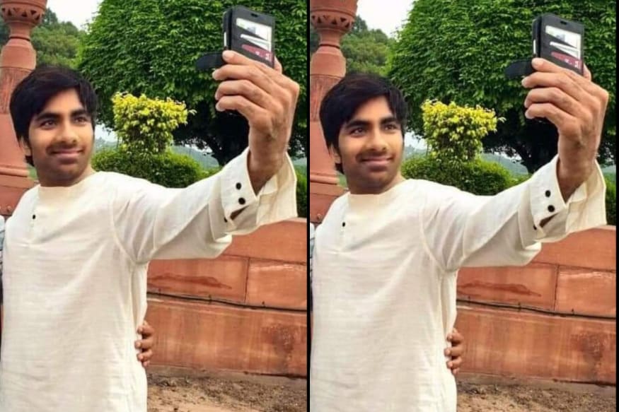 ravi teja new look for disco raja movie go viral on social media,raviteja,ravi teja,ravi teja disco raja,ravi teja make over for disco raja movie,Ravi teja vi anand movie,Ravi teja vi anand disco raja movie,Ravi teja vi anand disco raja movie motion poster release,Ravi teja vi anand movie disco raja,ravi teja nabha natesh,ravi teja payal rajput,ravi teja priyanka jawalkar,ravi teja vi anand movie ram talluri,Amar Akbar Antony, vi anand,ss thaman,three heroines,nabha natesh,okka kshanam,ekkadiki pothavu chinnavada,nikhil,allu shirish,First Look, Srinu, Vaitla, Mythri Movie Makesr, Tollywood News, రవితేజ విఐ ఆనంద్ సినిమా,రవితేజ నభా నటేష్,రవితేజ పాయల్ రాజ్పుత్,రవితేజ ప్రియాంక జవాల్కర్,టాక్సీవాలా ప్రియాంక జవాల్కర్ రవితేజ,రవితేజ, ముగ్గురు హీరోయిన్లు. విఐ ఆనంద్,డిస్కోరాజా, నభా నటేష్, టాలీవుడ్ న్యూస్, మైత్రీ మూవీ మేకర్స్, శ్రీనువైట్ల, థమన్, అమర్ అక్బర్ ఆంటోని, ఫస్ట్ లుక్, ఇలియానా,రవితేజ మేకోవర్,రవితేజ కొత్త లుక్,