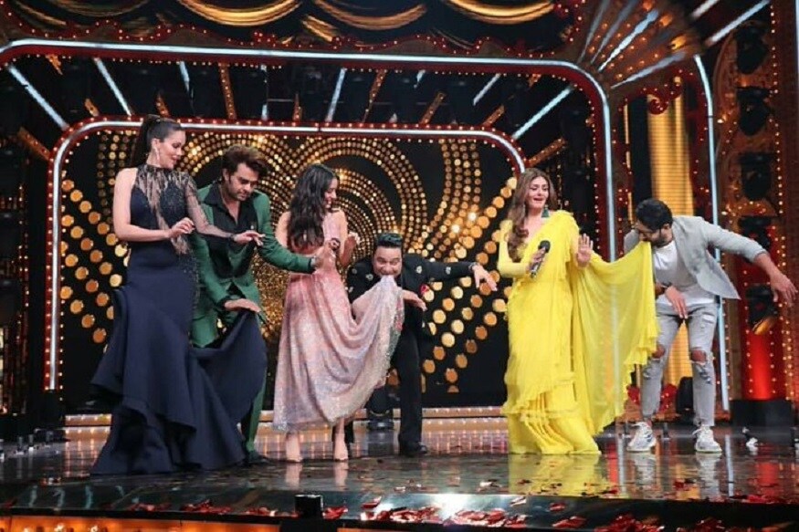 saaho promotion prabhas perform salman dance with senior heroine raveena tandon,prabhas,raveena tandon,prabhas raveena tandon,prabhas dance with raveena tandon,saaho,prabhas saaho,saaho movie,saaho trailer,saaho movie songs,saaho songs,raveena tandon with prabhas,saaho song,prabhas saaho trailer,saaho movie trailer,saaho hindi trailer,prabhas new movie,prabhas new song saaho,prabhas fan of raveena tandon,prabhas about raveena tandon,prabhas and raveena tandon,saaho teaser,prabhas movies,#saaho,saaho enni soni song,saaho movie song,saaho pramotions,bollywood,hindi cinema,ప్రభాస్ సాహో ప్రమోషన్స్,ప్రభాస్ సాహో ప్రమోషన్స్,సాహో ప్రమోషన్స్ ప్రభాస్ రవీనా టాండన్,ప్రభాస్ రవీనా టాండన్,నచ్ బలియే,నచ్ బలియే,టాలీవుడ్,బాలీవుడ్ సినిమా,