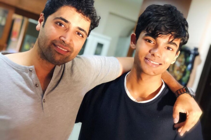 Pawan Kalyan Son Akira Nandan latest pic goes viral and his height given shock to all fans pk అవును.. నిజంగానే ఇప్పుడు అకిరా ఎదుగుదల చూసి పవన్ ఫ్యాన్స్ పరేషాన్ అవుతున్నారు. అసలు ఈయన హైట్ చూసి అంతా నివ్వెరపోతున్నారిప్పుడు. akira nandan,pawan kalyan akira nandan,akira nandan twitter,akira nandan instagram,akira nandan pawan kalyan,akira nandan height,akira nandan 6.4 inch height,akira nandan adivi sesh,akira nandan adivi sesh photo,akira nandan movies,akira nandan fans,telugu cinema,అకిరా నందన్,పవన్ కల్యాణ్ అకిరా నందన్,అకిరా నందన్ హైట్,పవన్ అకిరా నందన్,తెలుగు సినిమా,అకిరా నందన్ అడవి శేష్