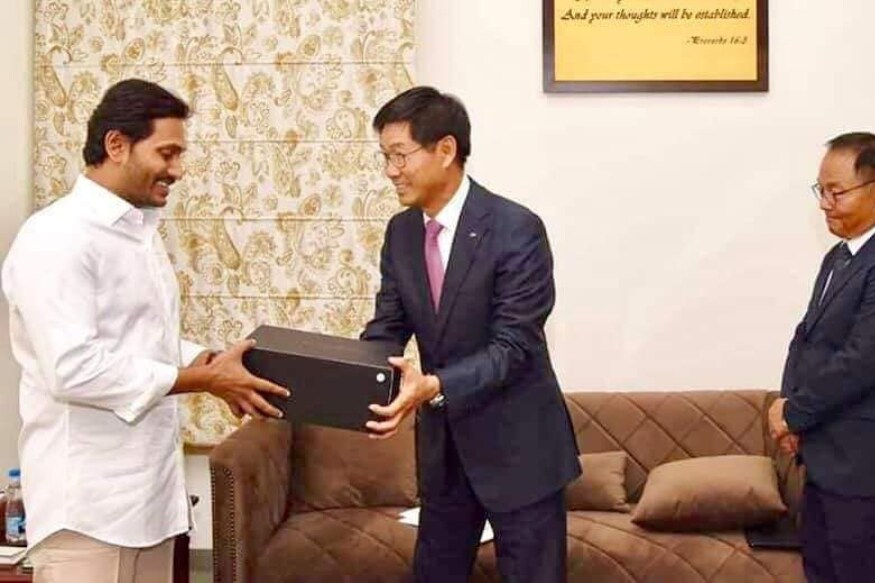 CM YS Jagan invited to launch of Kia new car on 8 Aug, మార్కెట్లోకి కియా కారు.... సీఎం జగన్కు ఆహ్వానం