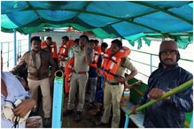 బయటపడ్డ బోటు పైకప్పు... రాయల్ వశిష్ట బోర్డు