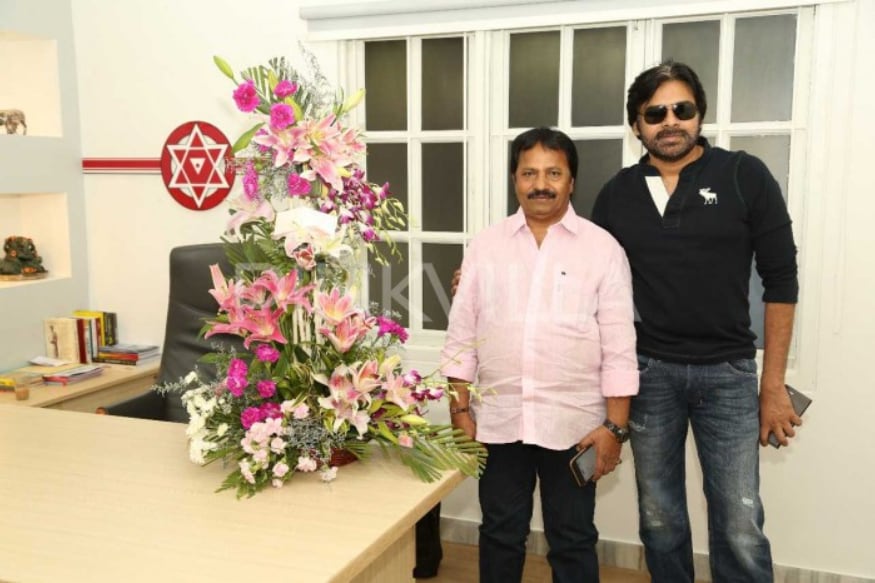 Will Pawan Kalyan act in Pink movie telugu remake and Producer AM Ratnam seriously trying for it pk పవన్ కల్యాణ్ సినిమాలు చేయను మొర్రో అని చెబుతున్నా కూడా ఎవరూ వినడం లేదు. ముఖ్యంగా ఆయన చుట్టూ కొందరు నిర్మాతలున్నారు. ఇప్పుడు కాకపోతే తర్వాతైనా తమతో ఒక్క సినిమా చేయాలంటూ వాళ్లు కోరుకుంటున్నారు. pawan kalyan pink remake,pawan kalyan krish movie,pawan kalyan am ratnam movie,janasena party,janasena twitter,janasena review meeting,pawan kalyan twitter,pawan kalyan movies,pawan kalyan re entry,janasena tdp,janasena,janasena party updates,janasena pawan kalyan,pawan kalyan janasena,pawan kalyan review meeting with janasena party candidates,janasena party public review,pawan kalyan janasena party public review,janasena chief pawan kalyan,jana sena party,janasena party chief pawan kalyan review meeting,janasena updates,janasena party live,janasena party office,janasena live,janasena party leaders,telugu cinema,పవన్ కళ్యాణ్,పవన్ కళ్యాణ్ జనసేన,పవన్ కల్యాణ్ క్రిష్,పవన్ కల్యాణ్ పింక్ రీమేక్,పవన్ కల్యాణ్ ఏఎం రత్నం,జనసేన పార్టీ రివ్యూ,పవన్ కళ్యాణ్ సినిమాలు,పవన్ కళ్యాణ్ జనసేన రివ్యూ మీటింగ్స్,తెలుగు సినిమా,తెలుగుదేశం జనసేన పార్టీ