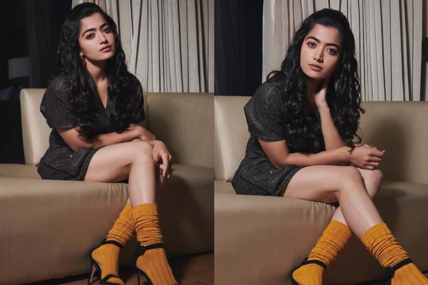 Rashmika Mandanna fans hugely disappointed with the way of Sarileru Neekevvaru director Anil Ravipudi pk రష్మిక మందన్న తెలుగులో నటించింది తక్కువ సినిమాలే కానీ ఫ్యాన్ ఫాలోయింగ్ మాత్రం బాగానే వచ్చేసింది. ఈమె వరసగా తెలుగులో స్టార్ హీరోలను బుట్టలో పడేస్తుంది. ఇప్పటికే ఛలో, గీతగోవిందం లాంటి సినిమాలు.. sarileru neekevvaru teaser,Rashmika Mandanna, Sarileru Neekevvaru, Rashmika look in Sarileru Neekevvaru, Sarileru Neekevvaru set photo, Sarileru Neekevvaru release date, Mahesh Babu in Sarileru Neekevvaru, Mahesh babu and team going to kerala for new schedule sarileru neekevvaru,sarileru neekevvaru,sarileru neekevvaru teaser,sarileru neekevvaru movie,sarileru neekevvaru first look,sarileru neekevvaru trailer,mahesh babu sarileru neekevvaru,sarileru neekevvaru movie updates,sarileru neekevvaru songs,sarileru neekevvaru movie launch,sarileru neekevvaru movie opening,sarileru neekevvaru launch,sarileru neekevvaru title song,sarileru neekevvaru villain,sarileru neekevvaru item song,mahesh babu,mahesh babu new movie,mahesh babu movies,sarileru neekevvaru,mahesh babu latest movie,mahesh babu new movie updates,mahesh babu sarileru nekevvaru movie,mahesh babu latest news,mahesh babu latest updates,rajamouli dream roles for mahesh babu and allu arjun,mahesh babu fans,mahesh babu funding for school,mahesh babu kerala fans,mahesh babu new movie story line,మహేష్ బాబు, రష్మిక మందన్న,