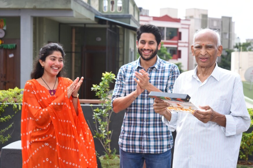 Wrong news circulating on Sai Pallavi Virata Rana Daggubati Parvam movie and unit given clarity pk సాయి పల్లవి ప్రస్తుతం తెలుగులో వరస సినిమాలతో బిజీ అయిపోతుంది. పడిపడి లేచే మనసు తర్వాత మరే సినిమా అంత త్వరగా ఒప్పుకోలేదు ఈ ముద్దుగుమ్మ. ప్రస్తుతం విరాటపర్వంతో పాటు శేఖర్ కమ్ముల దర్శకత్వంలోనూ.. sai pallavi,sai pallavi twitter,sai pallavi instagram,sai pallavi virata parvam leaked,virata parvam leaked scenes,virata parvam first schedule,sai pallavi new movie,rana and sai pallavi act in virata parvam 1992,virata parvam,virata parvam movie,sai pallavi virata parvam,sai pallavi virata parvam movie,sai pallavi movies,virata parvam movie launch,rana daggubati to romance sai pallavi for virata parvam,virata parvam 1992,rana sai pallavi,sai pallavi act in virata parvam 1992,rana sai pallavi movie,sai pallavi venu udugula,virata parvam leaked rana daggupati,sai pallavi rana daggupati,telugu cinema,సాయిపల్లవి,విరాట పర్వం లీక్స్,విరాట పర్వం సాయిపల్లవి లీక్,సైకిల్ ఎక్కిన సాయిపల్లవి,తెలుగు సినిమా,సాయిపల్లవి రానా