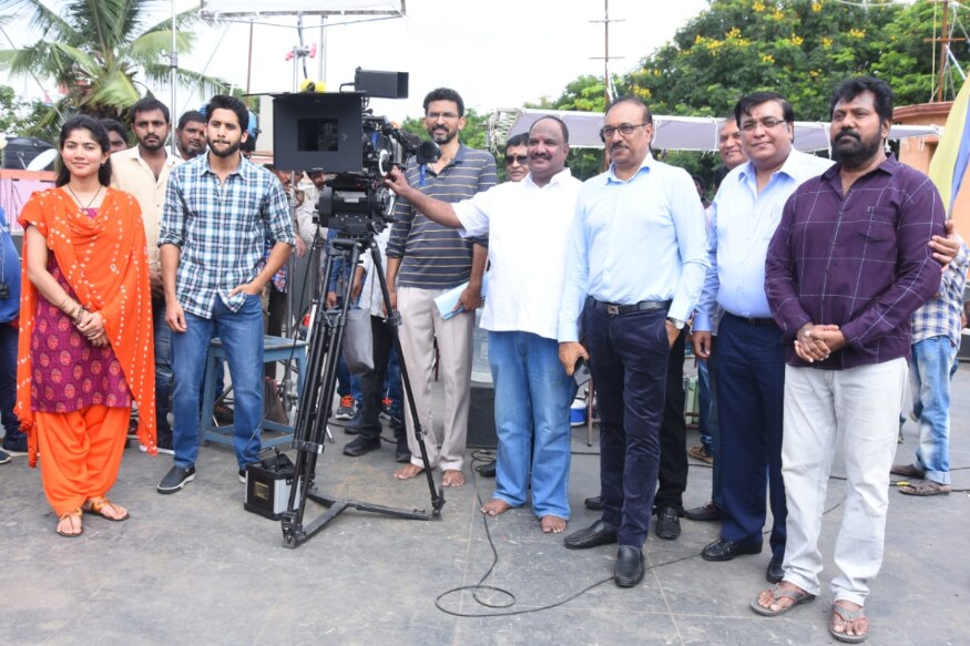 Sai Pallavi Naga Chaitanya new movie under Sekhar Kammula direction is started in Style pk ఫిదా లాంటి సంచలన విజయం తర్వాత ఇప్పటి వరకు మళ్లీ శేఖర్ కమ్ముల ఇంకో సినిమా చేయలేదు. మధ్యలో కొత్త వాళ్లతో ఓ సినిమా ప్లాన్ చేసినా కూడా ఎందుకో కానీ వర్కవుట్ కాలేదు. Sai Pallavi Naga Chaitanya,Sai Pallavi Naga Chaitanya movie,Sai Pallavi Naga Chaitanya sekhar kammula,Sai Pallavi twitter,Naga Chaitanya twitter,Sai Pallavi fidaa,Naga Chaitanya majili,Sai Pallavi Naga Chaitanya musical love story,telugu cinema,Sai Pallavi Naga Chaitanya asian films,సాయి పల్లవి,నాగచైతన్య,సాయి పల్లవి నాగచైతన్య,శేఖర్ కమ్ముల ఫిదా సాయి పల్లవి,తెలంగాణ అబ్బాయిగా నాగచైతన్య,తెలుగు సినిమా
