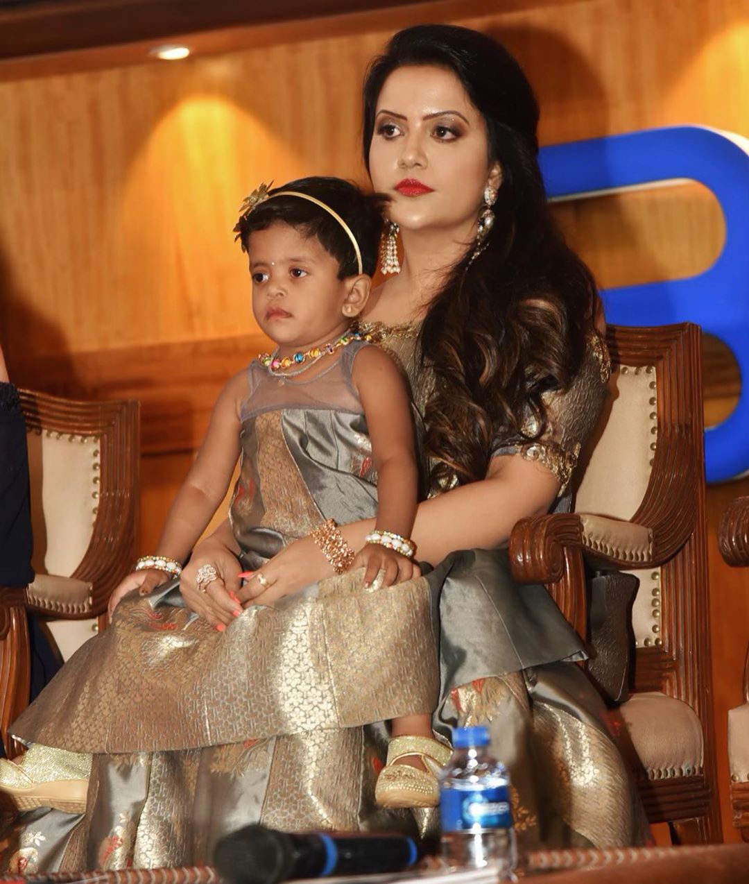 అమృతా ఫడ్నవీస్ ఫొటోస్ (credit - insta - amruta.fadnavis)