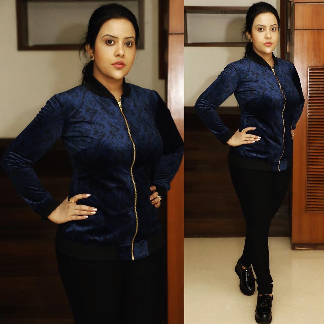 అమృతా ఫడ్నవీస్ ఫొటోస్ (credit - insta - amruta.fadnavis)