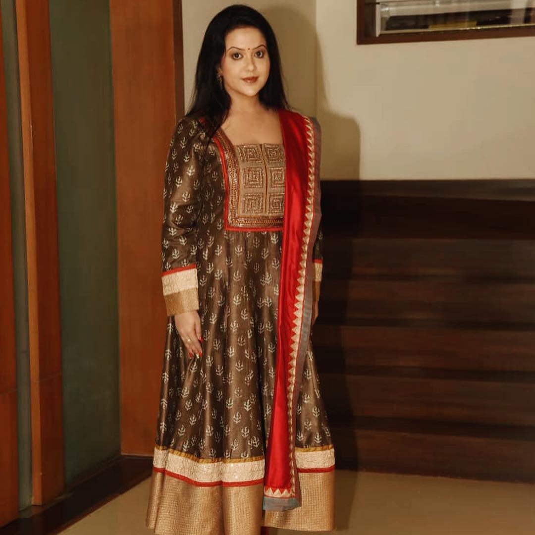 అమృతా ఫడ్నవీస్ ఫొటోస్ (credit - insta - amruta.fadnavis)