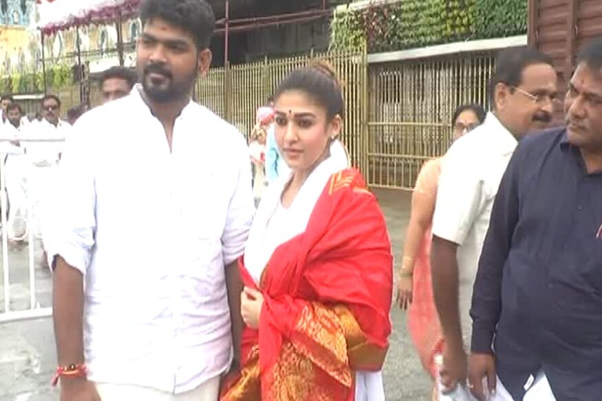Nayanthara Vignesh Shivan visited a temple in Tamil Nadu and photos going viral pk నయనతార, విఘ్నేష్ శివన్.. ఈ జంట గురించి కొత్తగా చెప్పడానికేం లేదు. ఎప్పుడూ వార్తల్లోనే ఉంటారు వీళ్లు. ఇప్పుడు కూడా ఇదే చేసారు. వరసగా ఈ మధ్య దైవ దర్శనాలతో బిజీగా మారిపోయారు ఈ జోడీ. nayanthara,nayanthara twitter,nayanthara instagram,nayanthara facebook,nayanthara vignesh shivan,nayanthara vignesh shivan special pooja,nayanthara vignesh shivan Athi Varadaraja Swamy temple Kanchipuram,nayanthara Athi Varadaraja Swamy temple Kanchipuram,nayanthara Athi Varadaraja Swamy temple,nayanthara Athi Varadaraja Swamy,athi varadaraja swamy temple kanchipuram,athi varadaraja swamy temple last date,athi varadaraja swamy temple darshan timings,athi varadaraja swamy temple live,athi varadaraja swamy temple address,athi varadaraja swamy temple rajinikanth,athi varadaraja swamy temple kcr,telugu cinema,అత్తి వరదరాజస్వామి,అత్తి వరదరాజస్వామి నయనతార,అత్తి వరదరాజస్వామి నయనతార విఘ్నేష్ శివన్,అత్తి వరదరాజస్వామి కేసీఆర్,అత్తి వరదరాజస్వామి రజినీకాంత్,తెలుగు సినిమా