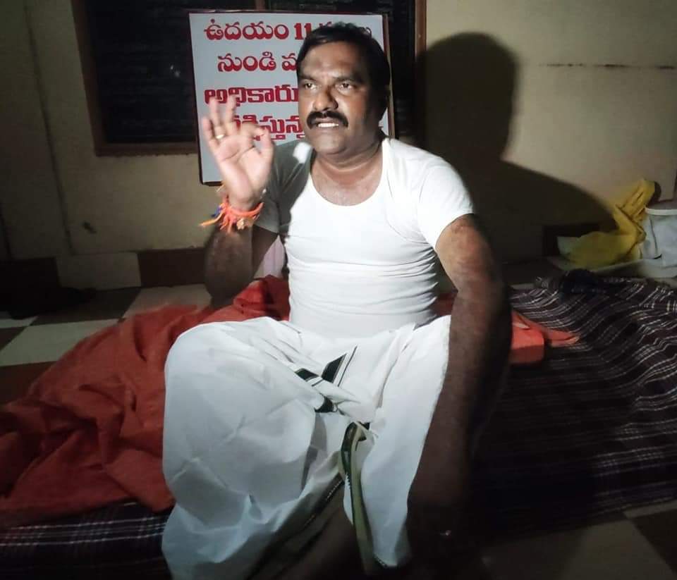 డెంగ్యూ విష జ్వరాల బారిన పడకుండా ప్రజల ప్రాణాలు కాపాడాలని కోరుతూ డెంగ్యూ దోమల మధ్యనే నిద్రిస్తున్నారు డా.నిమ్మల రామానాయుడు<br />. డెంగ్యూ విష జ్వరాల బారిన పడకుండా ప్రజల ప్రాణాలు కాపాడాలని కోరుతూ డెంగ్యూ దోమల మధ్యనే నిద్రిస్తున్నారు డా.నిమ్మల రామానాయుడు<br />.
