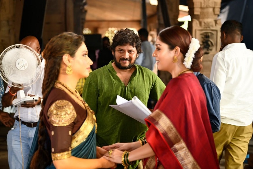 Megastar Chiranjeevi praised Tamannaah and satires on Nayanthara regarding Sye Raa movie promotions pk సైరా సినిమాను మెగా కుటుంబం మరిచిపోలేకపోతుంది. ఈ సినిమా విడుదలై వారం దాటేసినా కూడా ఇప్పటికీ ప్రమోషన్స్ చేస్తూ బిజీగానే ఉన్నారు. ఇక ఈ చిత్ర ప్రమోషన్స్ ముందు నుంచి కూడా నయనతార రాలేదు. chiranjeevi,chiranjeevi tamannaah,chiranjeevi movies,chiranjeevi satires nayanthara,nayanthara,nayanthara twitter,nayanthara instagram,nayanthara hot,nayanthara hot images,nayanthara sye raa movie,nayanthara sye raa movie promotion,nayanthara chiranjeevi,telugu cinema,sye raa pre release,nayanthara Ram charan,nayanthara promotion,నయనతార,నయనతార చిరంజీవి,చిరంజీవి సైరా ప్రమోషన్స్,నయనతార ప్రమోషన్స్,తెలుగు సినిమా